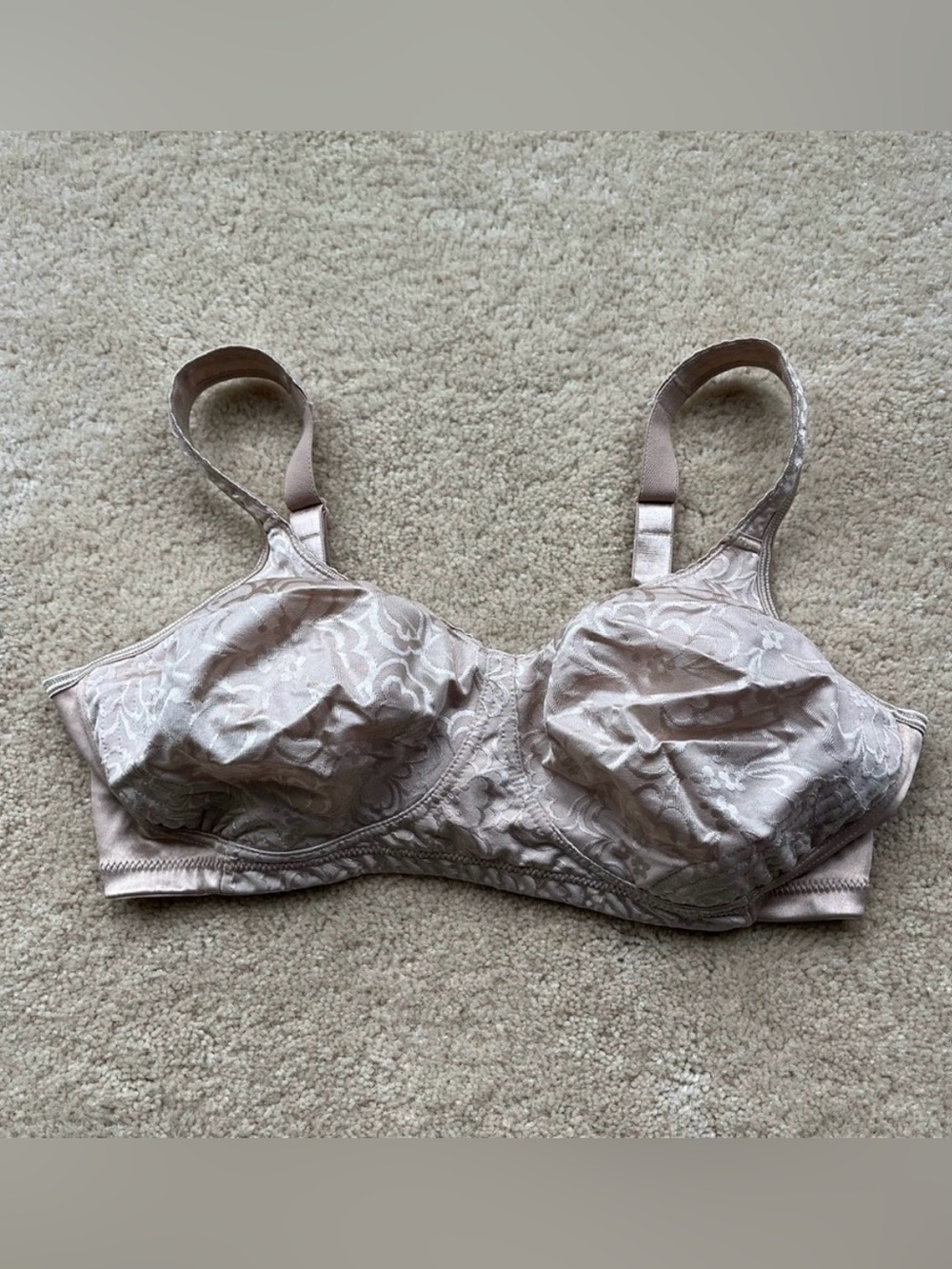 ✨Playtex Women’s Beige Full Coverage Bra #4745 - Size 42D - EUC - Wireless
